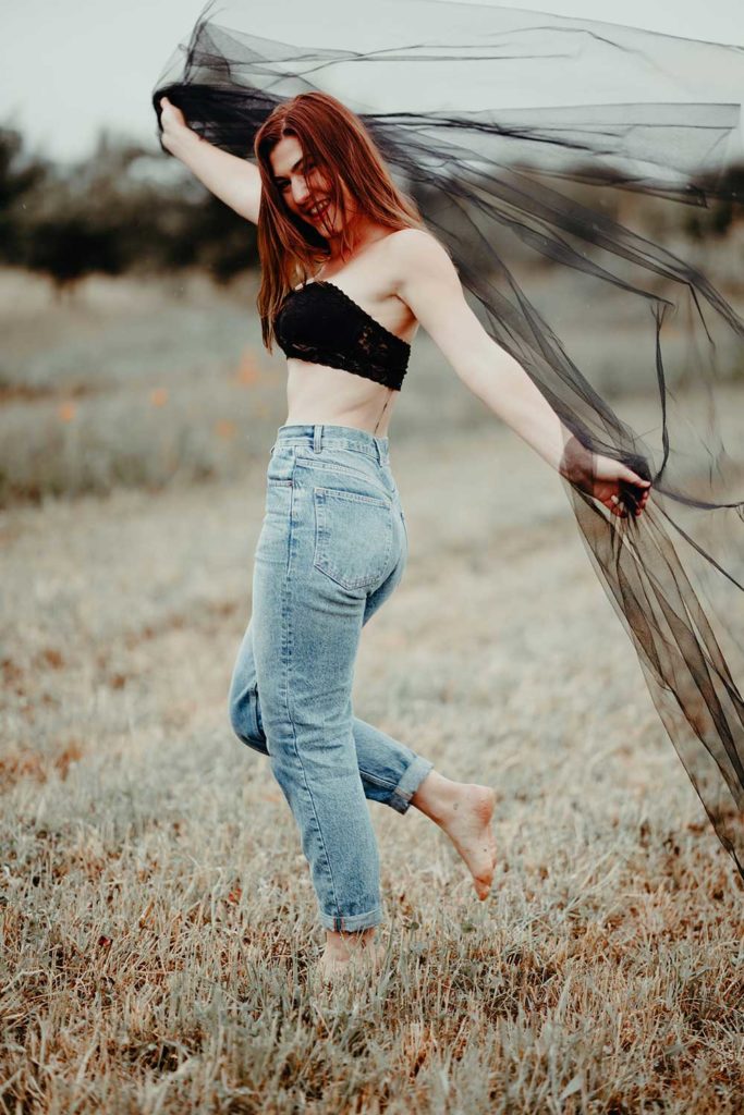 Portrait, Dancing in the poppy field